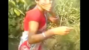 Desi village bhabhi outdoor sex with hubby’s friend