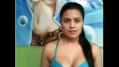 Sexy Delhi Girlfriend Exposing Big Boobs And Fingering