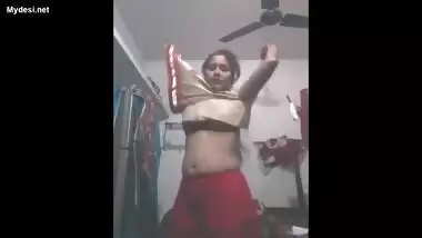 sexy bhabhi showing her boobs new