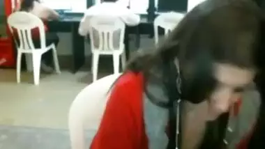Desi teen caught getting naked at cyber cafe