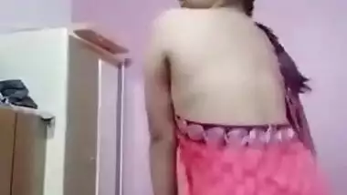 Desi Schoolgirl Playing on Cam