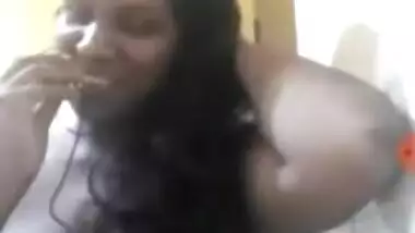 Lankan Aunty on video call