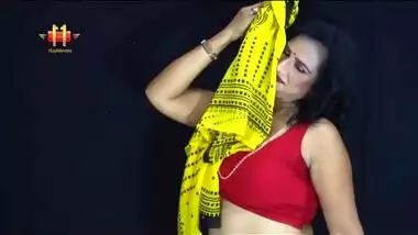 Top-rated Indian porn Milf Riya in a fashion shoot video