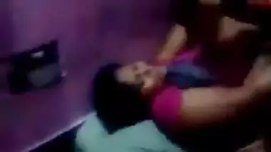 Harami aunty ki apne pados ke jawan ladke se hot sex