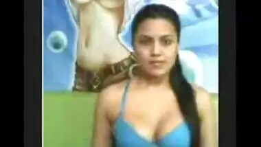 Fsiblog – Indian hot cam girl Naina expose herself on cam