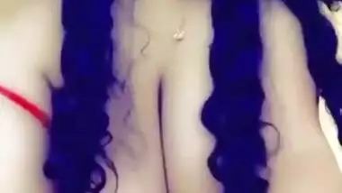 Desi girl show her big boob