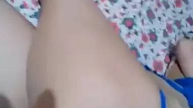 Desi Cute Teen Showing