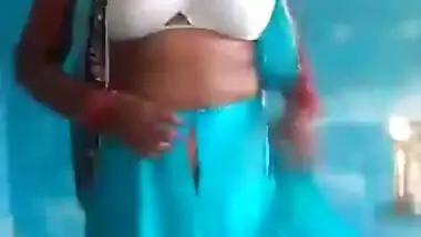 desi saree bhabhi open her saree ready for fucking