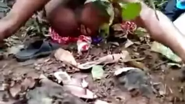 Desi nadipariya bokaro couple cought fucking in jungle