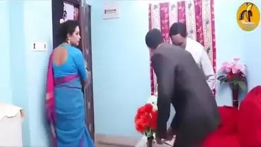 Pai Ke Boss Ne Kari Ghar Par Chudai