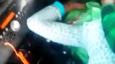 Desi lover fun in car