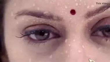 Huge Boob HOUSEWIFE Nagma Bathing Scene