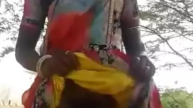 Desi village bhabi Outdoor with her lover