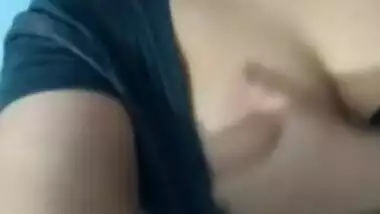 hot desi girl showing boobs and pressing