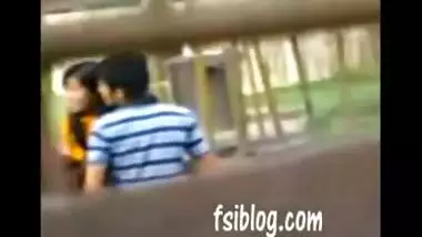 Outdoor Sex – Indian college couple caught in park