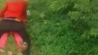 Desi lovers outdoor sex caught red handed