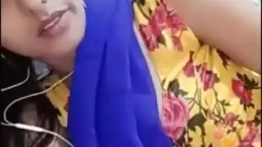 Cutipie bhabi new saree blouse live on her bed, deep navel