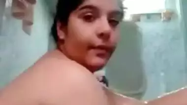Desi babe nude bath selfie