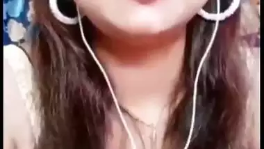Nude desi lady tempts the man during a video call sex
