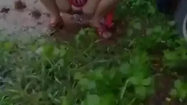 Desi Milf Outdoor Pissing Videos Compilation