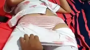 Nepali girl is so busy in phone indian sex video
