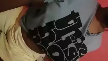 Girl Showing Tits - ලංකාවේ කෙල්ලෙක් තන් දෙක පෙන්නලා ගන්න ආතල් එක - Sri Lankan