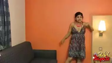 tamil pretty rupali playing with her chubby cunt