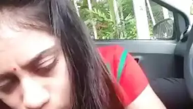 Desi teen girl’s hot blowjob inside the car