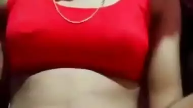 Desi Girl Shows Her Boobs