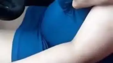 Driver manages to touch Indian passenger's pussy and tits during riding