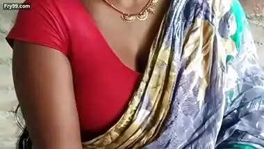 Indian aunty showing beautiful boobs