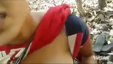 Sexy Kannada Girl’s Boobs Pressed In Jungle