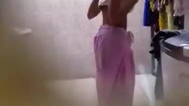 Desi teen gf bathroom spying