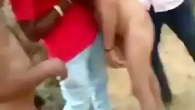 Mote Lode Se Chudai Porn Kampoj - Locals groping girlfriend after getting caught with bf indian sex video
