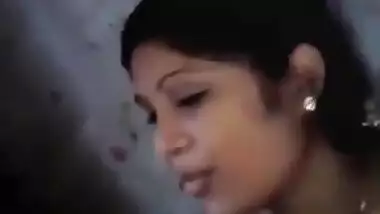 Desi Beautiful gf sucking lover dick