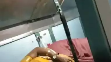 real bhabhi shows boobs in train