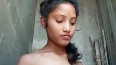 Desi Cute Girl Nude selfie pics and Videos