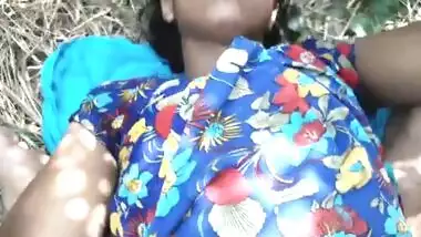 Desi hot village girl fucking outdoor