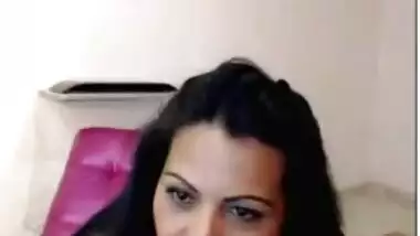 Indian housewife is masturbating like a cam girl 