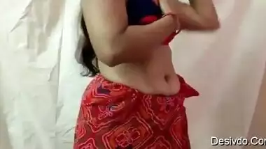 indian aunty saree changeing in room