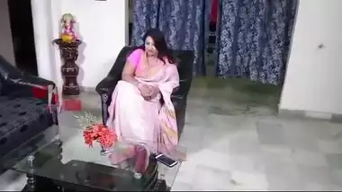 Saree mai big boobs aunty aur naukar ki sex masti