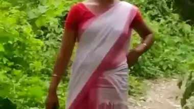 Assamese housewife enjoying illicit sex outdoors