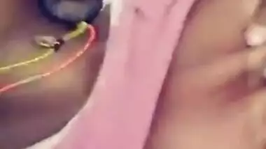 Desi callgirl boob pressing video