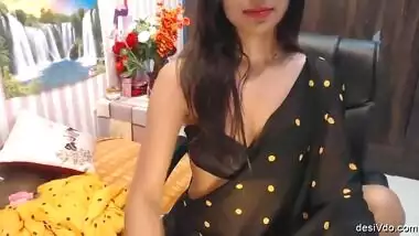 Desi girl Mahi in black saree erotic show