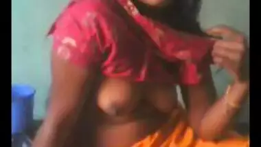 Desi girl showing boobs