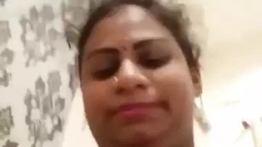 Tamil Bhabhi Cumshot on Body