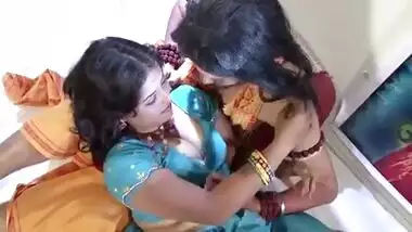 Indian bollywood porn video of mandir poojari & aunty