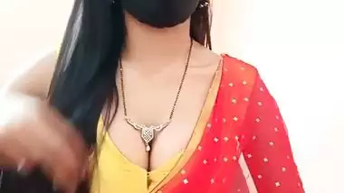 Live streaming cam girl showing sexy round boobs