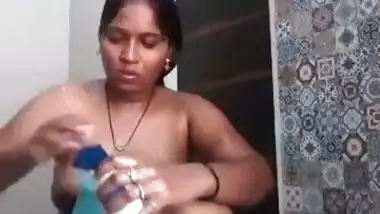 Sexy Bhabhi Record her Nude Video 2