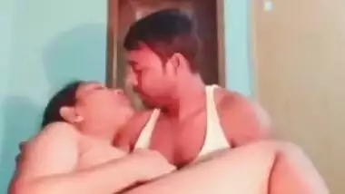 Indian man licks and fucks his desi XXX girlfriend’s pussy MMS